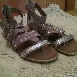 NWOT Nude & Platinum Sandals